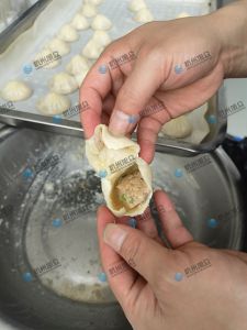 現場給客戶做灌湯包，效果滿意！